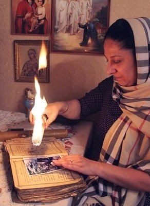 Гадалка Оксана со свечей